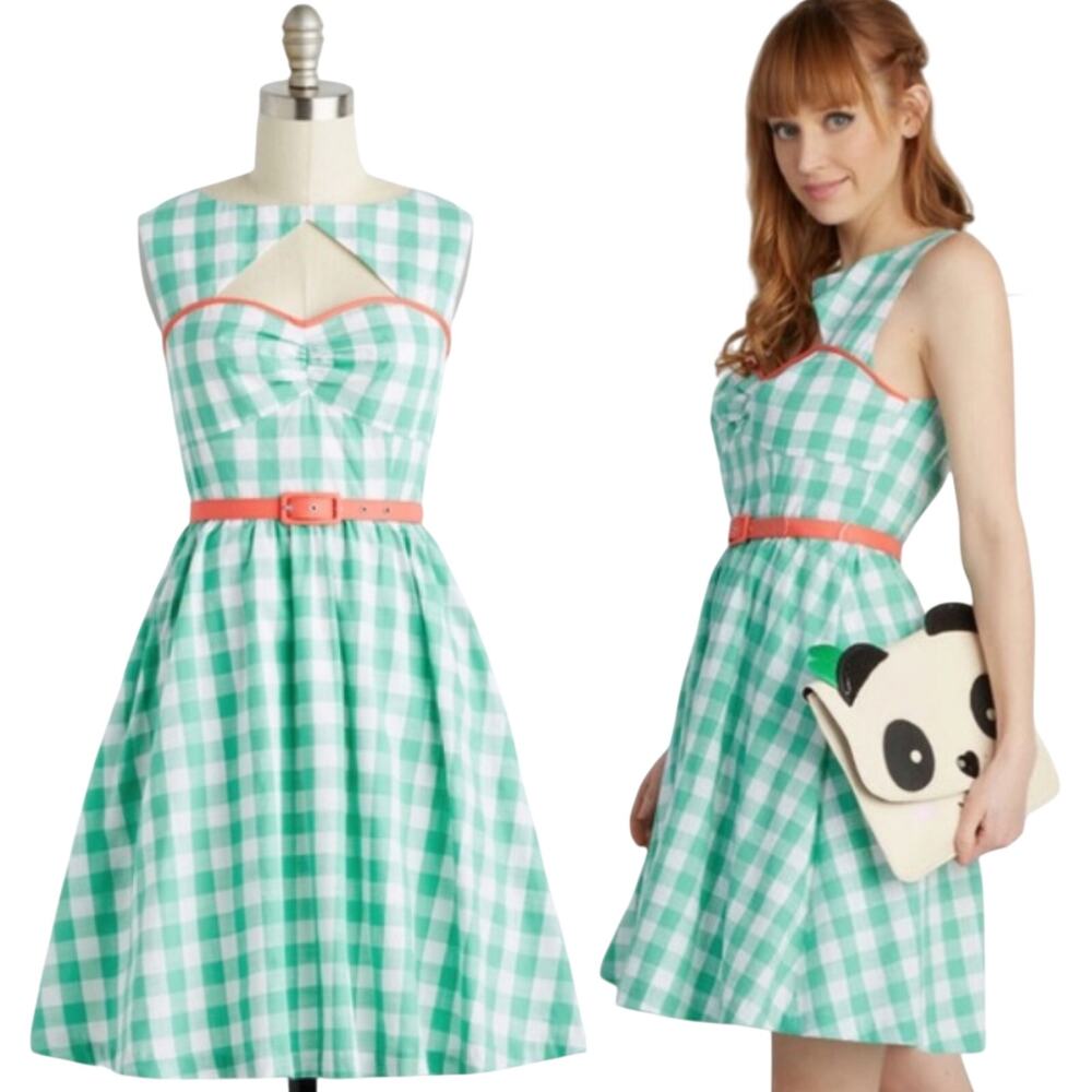 Modcloth Cookout On The Town Gingham Dress Cotton Sweetheart Cutout Green M
